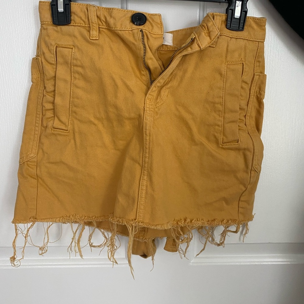 Yellow jean skirt with belt